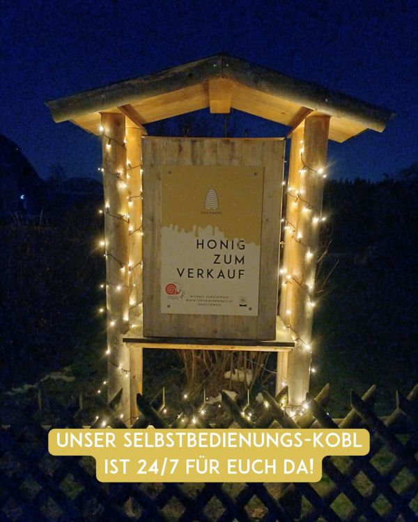 ✨ Adventszeit bei uns in der Naturwabenimkerei: Unser kleiner Selbstbedienungs-Kobl ist rund um die Uhr...