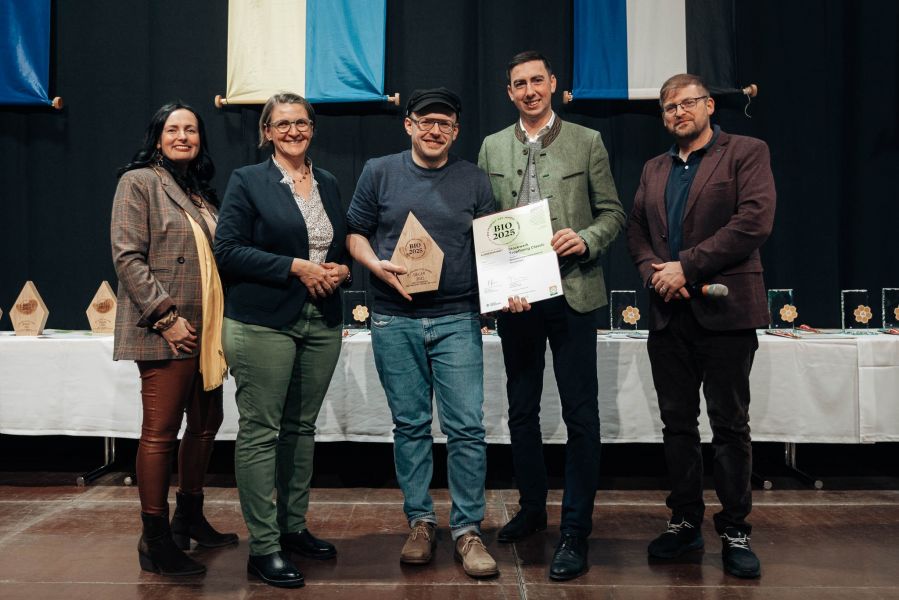 🏆 #Throwback zu einem unvergesslichen Moment: Vor einem Jahr wurde unser Tropfhonig in Wieselburg zu...