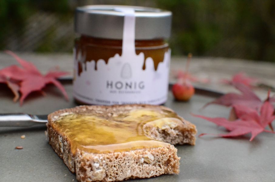 💛 Habt ihr schon unseren Tropfhonig Classic gekostet? 🍯 Wir beleben ein altes Handwerk in...